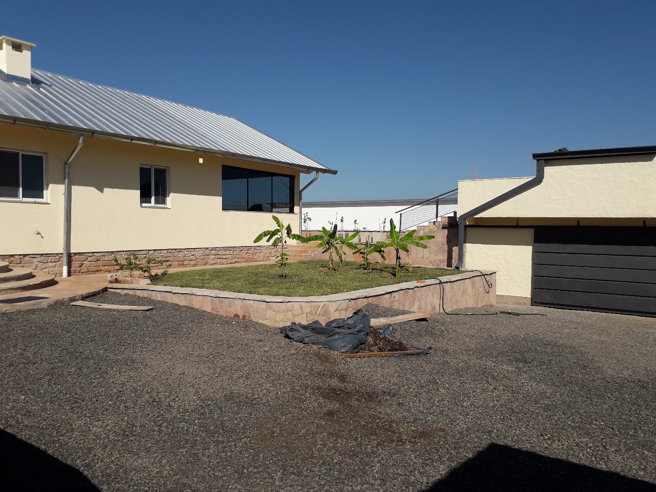 Modernes Haus mit eigener Garage